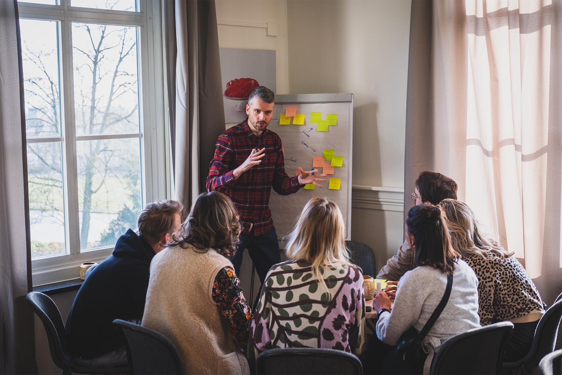 Fabian de Vries presenting